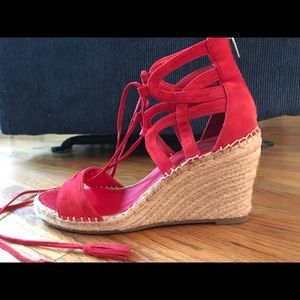 Vince Camuto Esapdrilles Tannon lace up wedge
